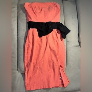 peachy color dress with bow, strapless